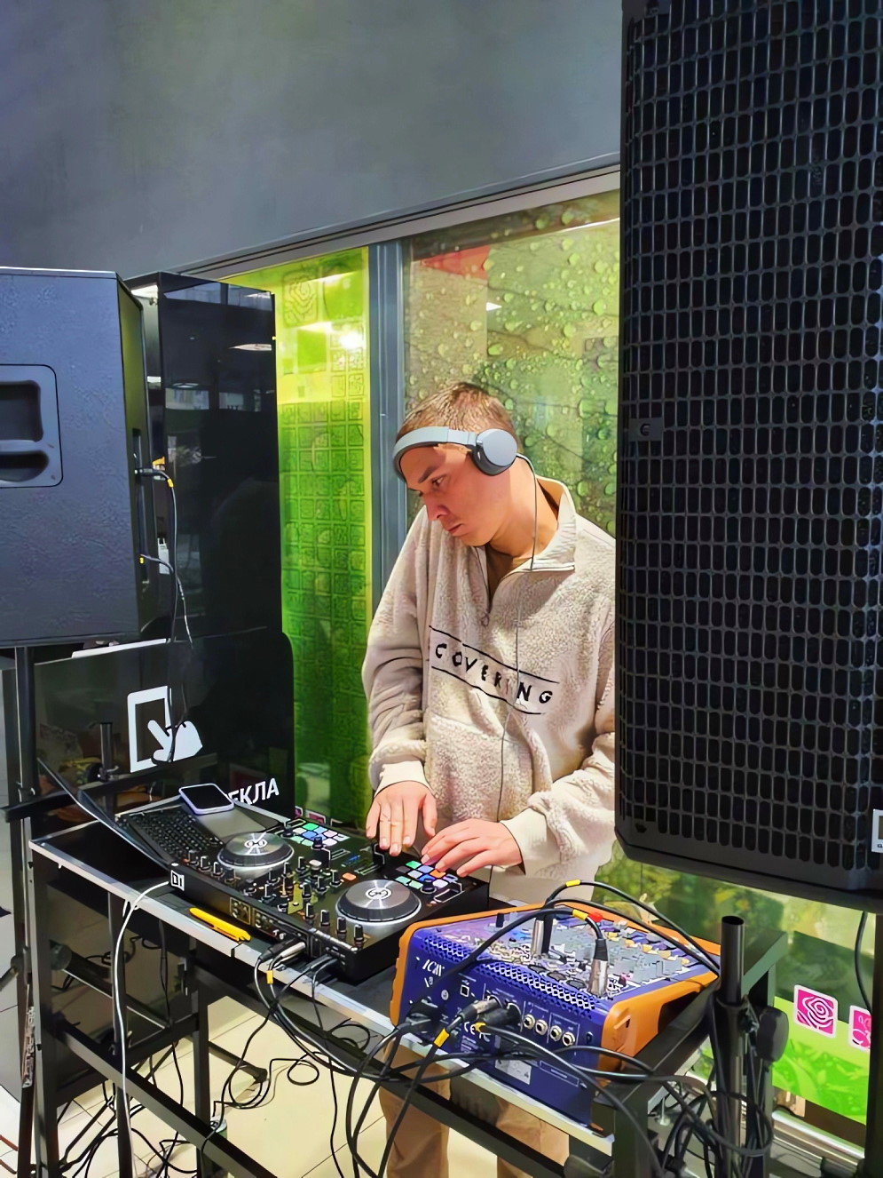 Световое оборудование для дискотек, цветомузыка, светомузыка